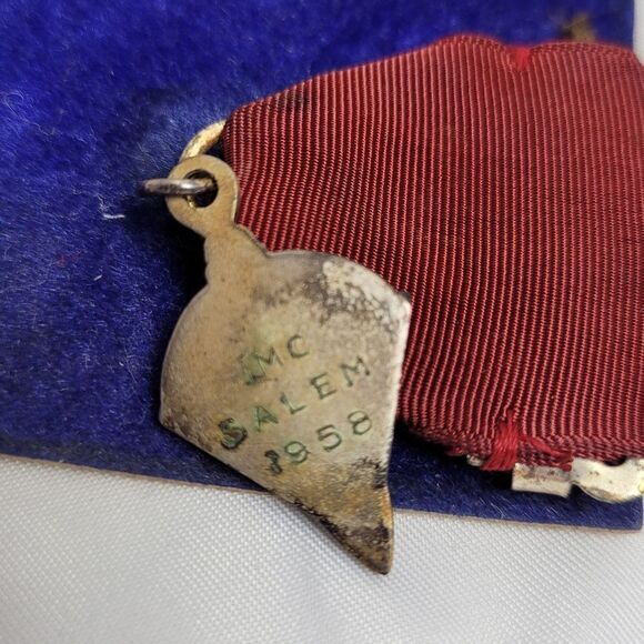 VINTAGE 1950s General Science 1958 Science Fair medal pin‎ Salem MA - Picture 4 of 6